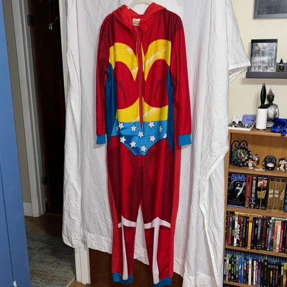 Wonder Woman Onesie with cape and hood/crown - Picture 1 of 5